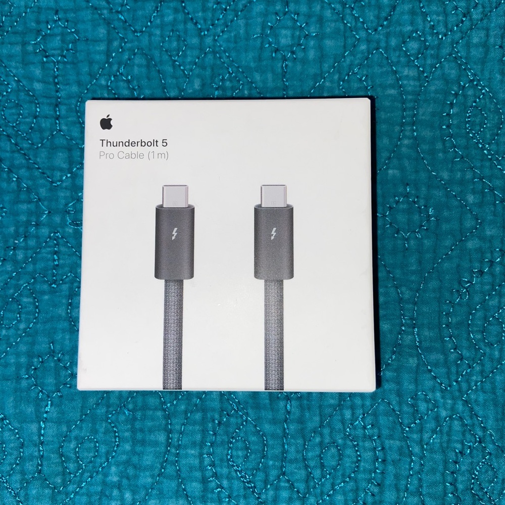 Apple Thunderbolt 5 USB-C Cable
